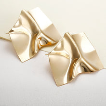 Load image into Gallery viewer, Luxury Gold Suqare Stud Earrings